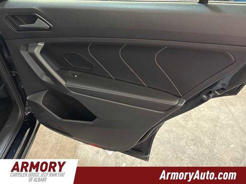 Used 2022 Volkswagen Tiguan SE image 31