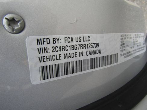 Used 2024 Chrysler Pacifica Touring-L FWD image 23
