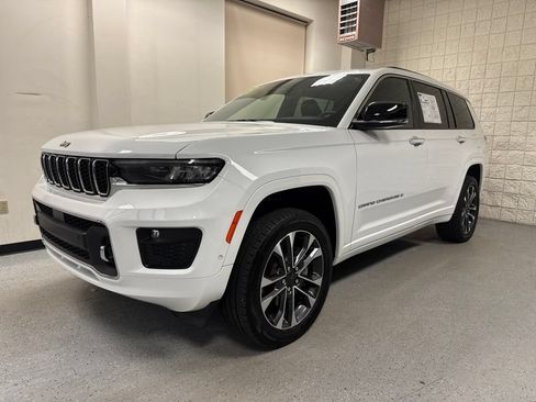 Used 2023 Jeep Grand Cherokee L Overland AWD/4WD image 2