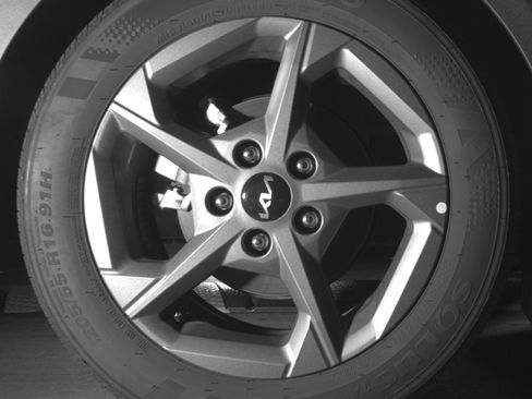 Used 2025 Kia K4 LXS image 15