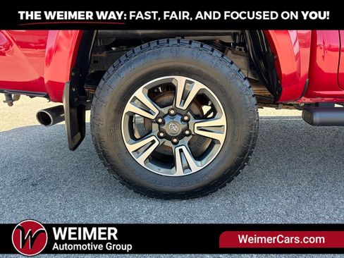 Used 2019 Toyota Tacoma TRD Sport w/ Four Season Floor Mat Package AWD/4WD image 11