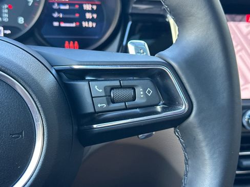 Certified 2025 Porsche Macan image 27