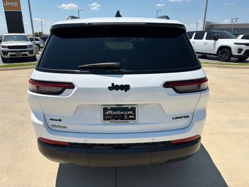 Used 2025 Jeep Grand Cherokee L Limited w/ Black Appearance Package AWD/4WD image 4