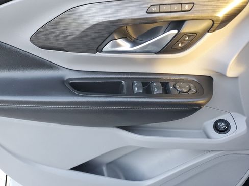 Used 2022 GMC Terrain SLT image 17