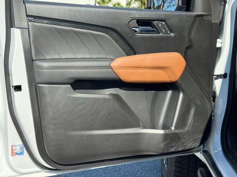 New 2025 GMC Canyon AT4 w/ Nightfall Edition image 17