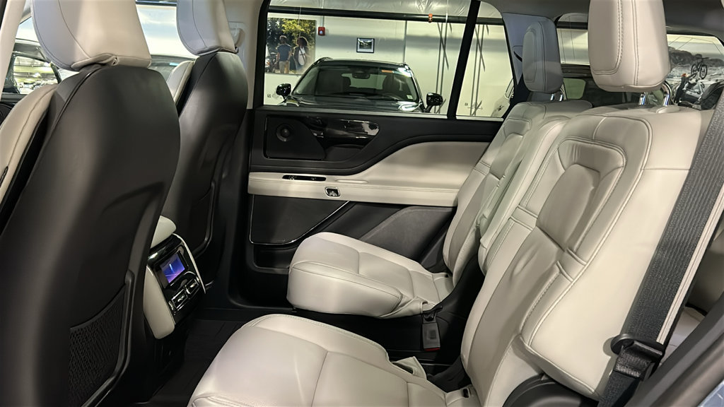 Used 2026 Lincoln Aviator Reserve w/ Illumination Package AWD/4WD image 23
