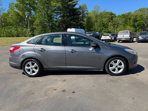 Used 2014 Ford Focus SE FWD image 6