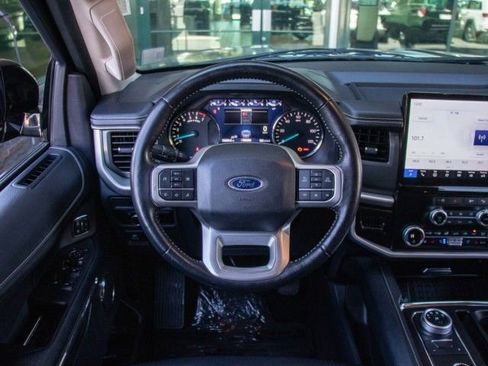 Used 2024 Ford Expedition Max XLT image 12