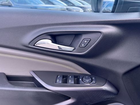 Used 2025 Chevrolet Trax ACTIV FWD image 13