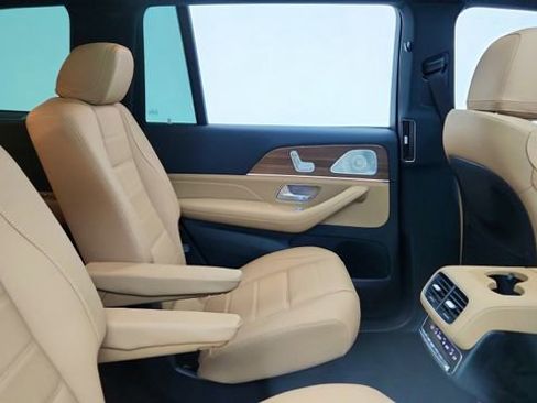 Used 2025 Mercedes-Benz GLS 450 4MATIC image 25