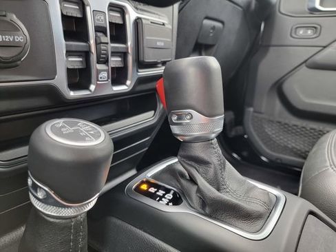Certified 2022 Jeep Wrangler Unlimited Sahara AWD/4WD image 30