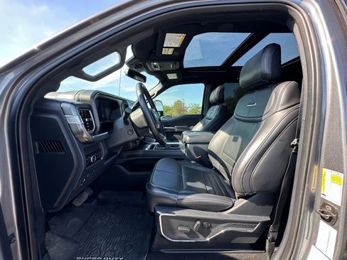 Used 2025 Ford F250 Platinum AWD/4WD image 2
