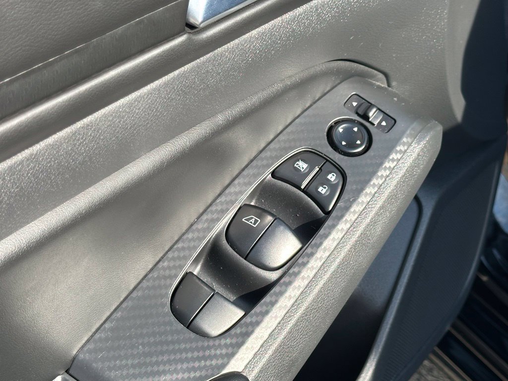 Used 2025 Nissan Altima 2.5 SV FWD image 14