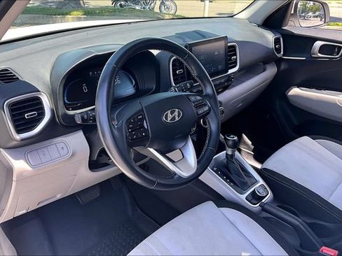 Used 2023 Hyundai Venue SEL FWD image 14