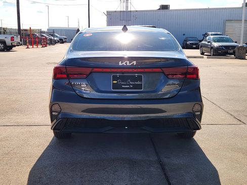Used 2023 Kia Forte LX image 7
