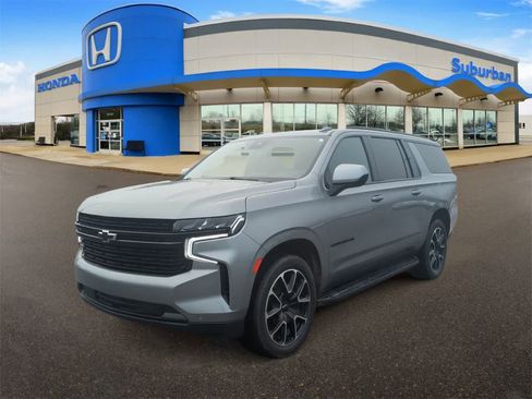 Used 2023 Chevrolet Suburban RST image 4