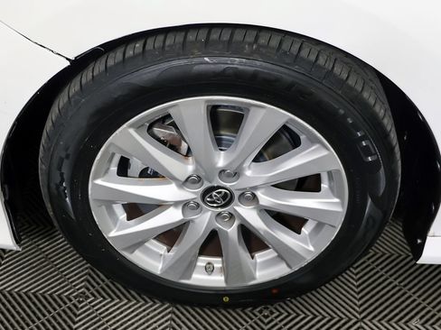 Used 2019 Toyota Camry LE FWD image 14
