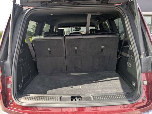 Used 2024 Jeep Wagoneer Series II w/ Flexible Seating Group RWD image 12
