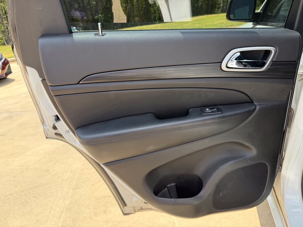 Used 2020 Jeep Grand Cherokee Altitude RWD image 11