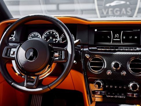 Used 2024 Rolls-Royce Cullinan Black Badge image 59