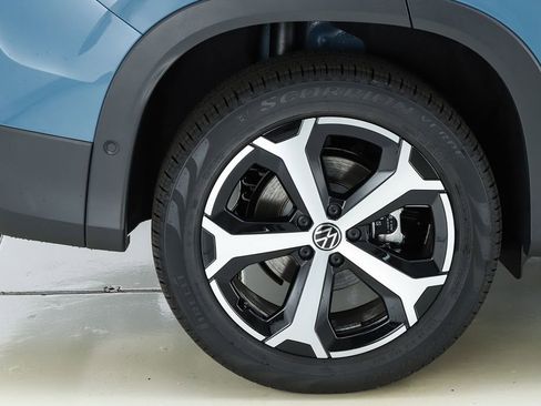 New 2026 Volkswagen Tiguan SE image 13