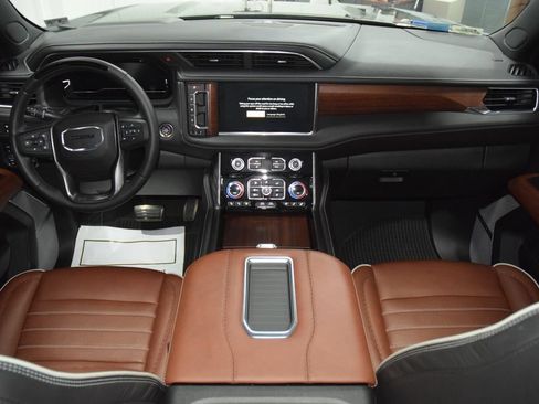 Used 2024 GMC Yukon Denali Ultimate AWD/4WD image 32