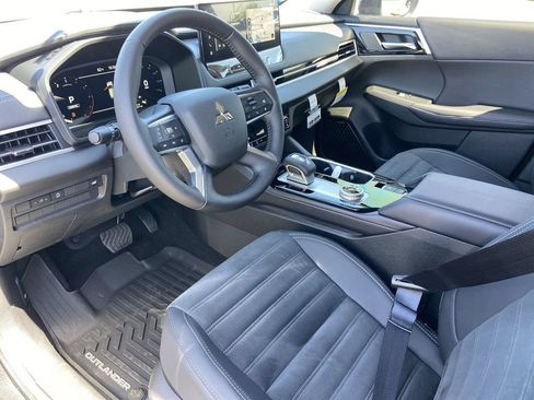 New 2026 Mitsubishi Outlander SE FWD image 6