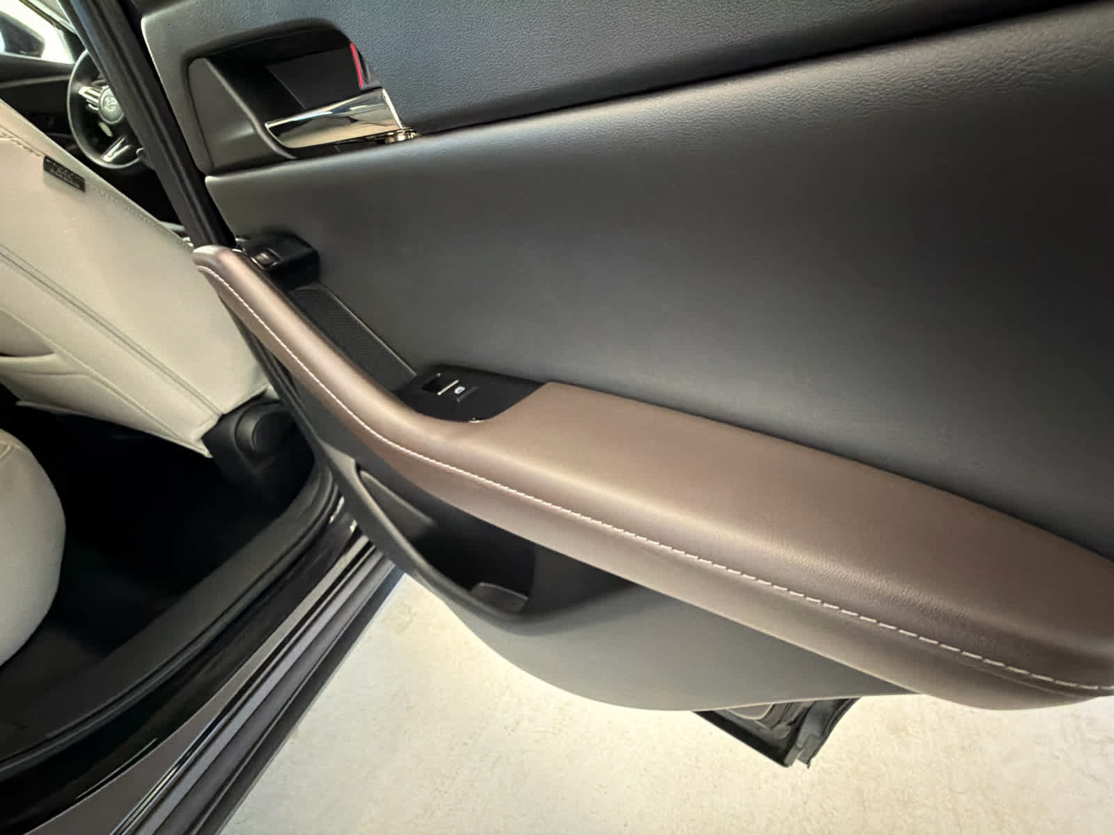 Used 2023 MAZDA CX-30 AWD 2.5 S w/ Premium Package image 11