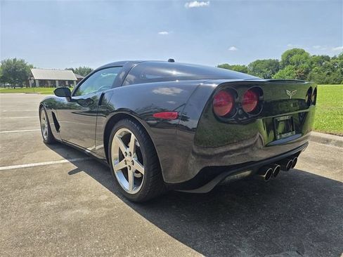 Used 2005 Chevrolet Corvette Coupe w/ Preferred Equipment Group RWD image 4