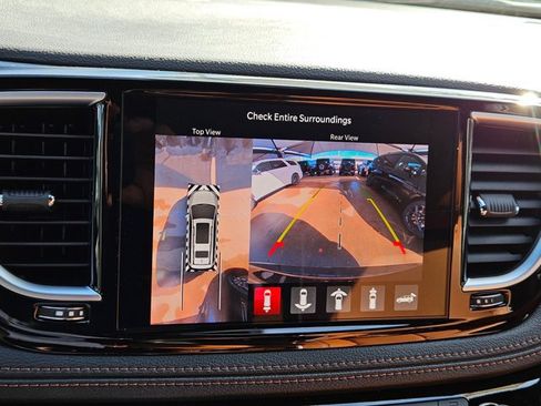 New 2026 Chrysler Pacifica Pinnacle FWD image 17