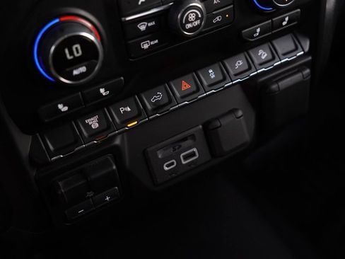 Used 2022 Chevrolet Silverado 2500 LT w/ Convenience Package image 19