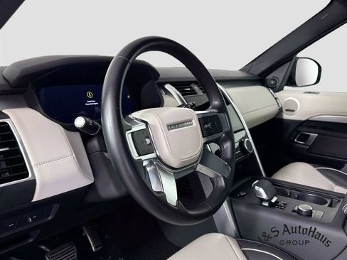 Used 2024 Land Rover Discovery Dynamic SE AWD/4WD image 9