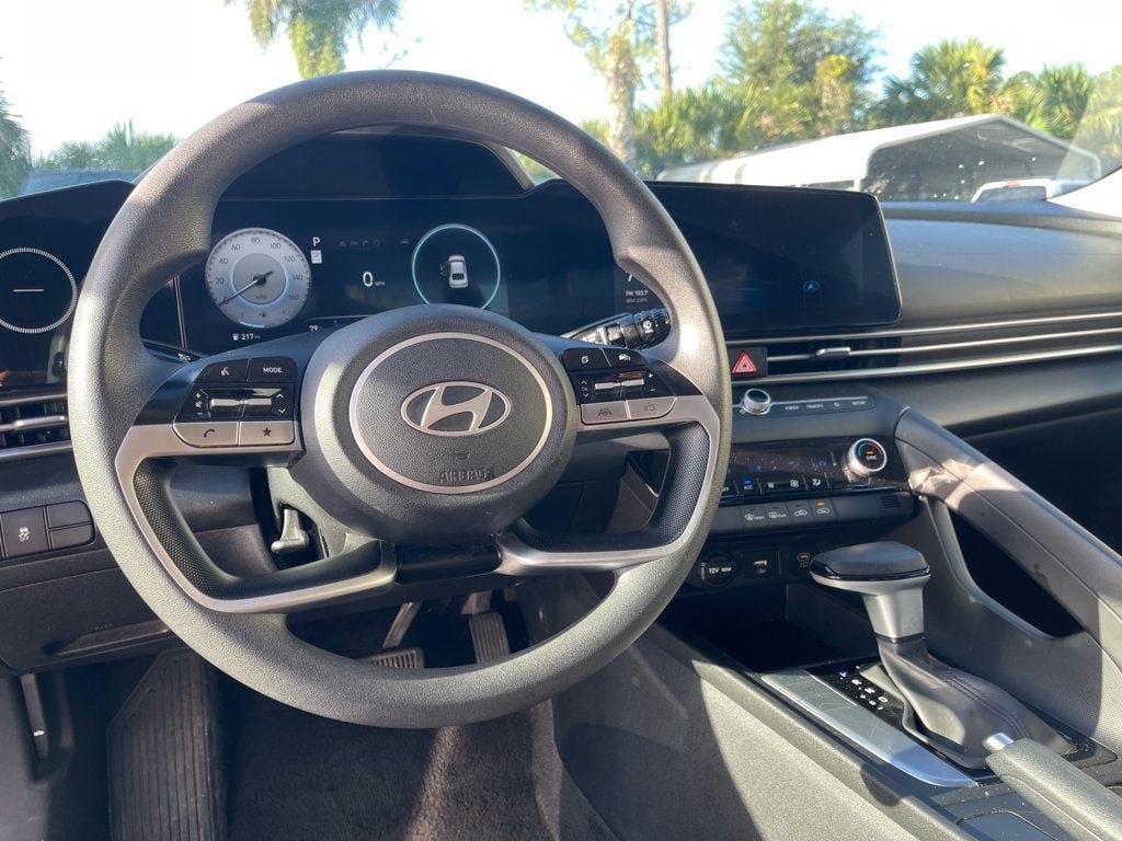 Used 2024 Hyundai Elantra SEL FWD image 14