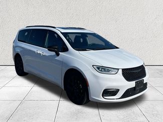 Used 2025 Chrysler Pacifica Limited video 1