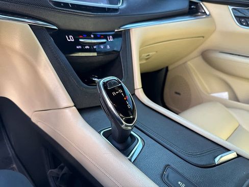 Used 2017 Cadillac XT5 FWD image 37