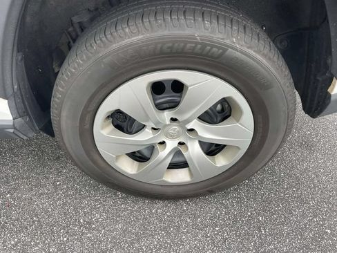 Used 2021 Toyota RAV4 LE FWD image 9