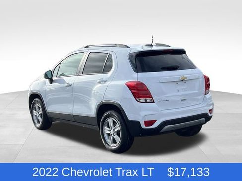 Used 2022 Chevrolet Trax LT w/ LT Convenience Package image 2