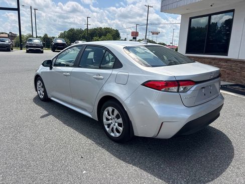Used 2025 Toyota Corolla LE FWD image 6