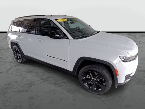 Used 2025 Jeep Grand Cherokee L Laredo image 4