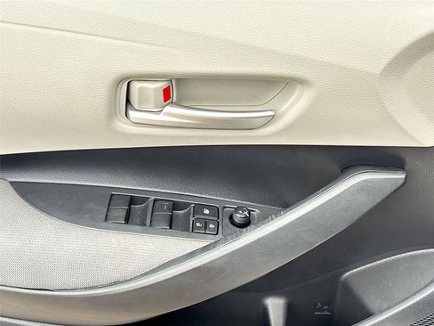 Used 2021 Toyota Corolla LE FWD image 17