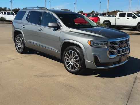 Used 2023 GMC Acadia Denali image 3