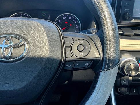 Used 2021 Toyota RAV4 XLE image 10