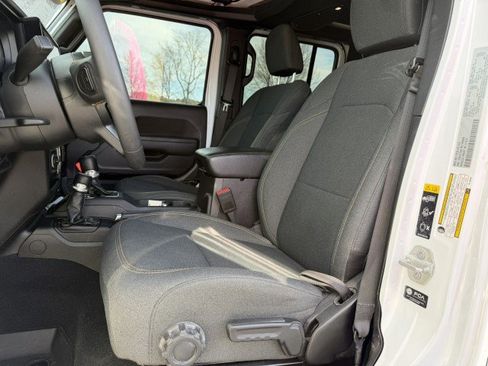 Used 2024 Jeep Gladiator Sport image 19