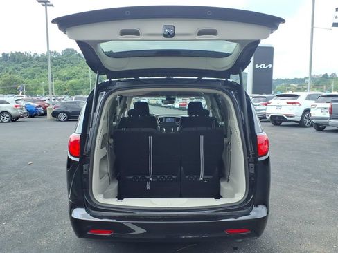 Used 2024 Chrysler Voyager LX FWD image 13