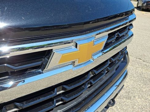 Used 2022 Chevrolet Silverado 1500 LT AWD/4WD image 36