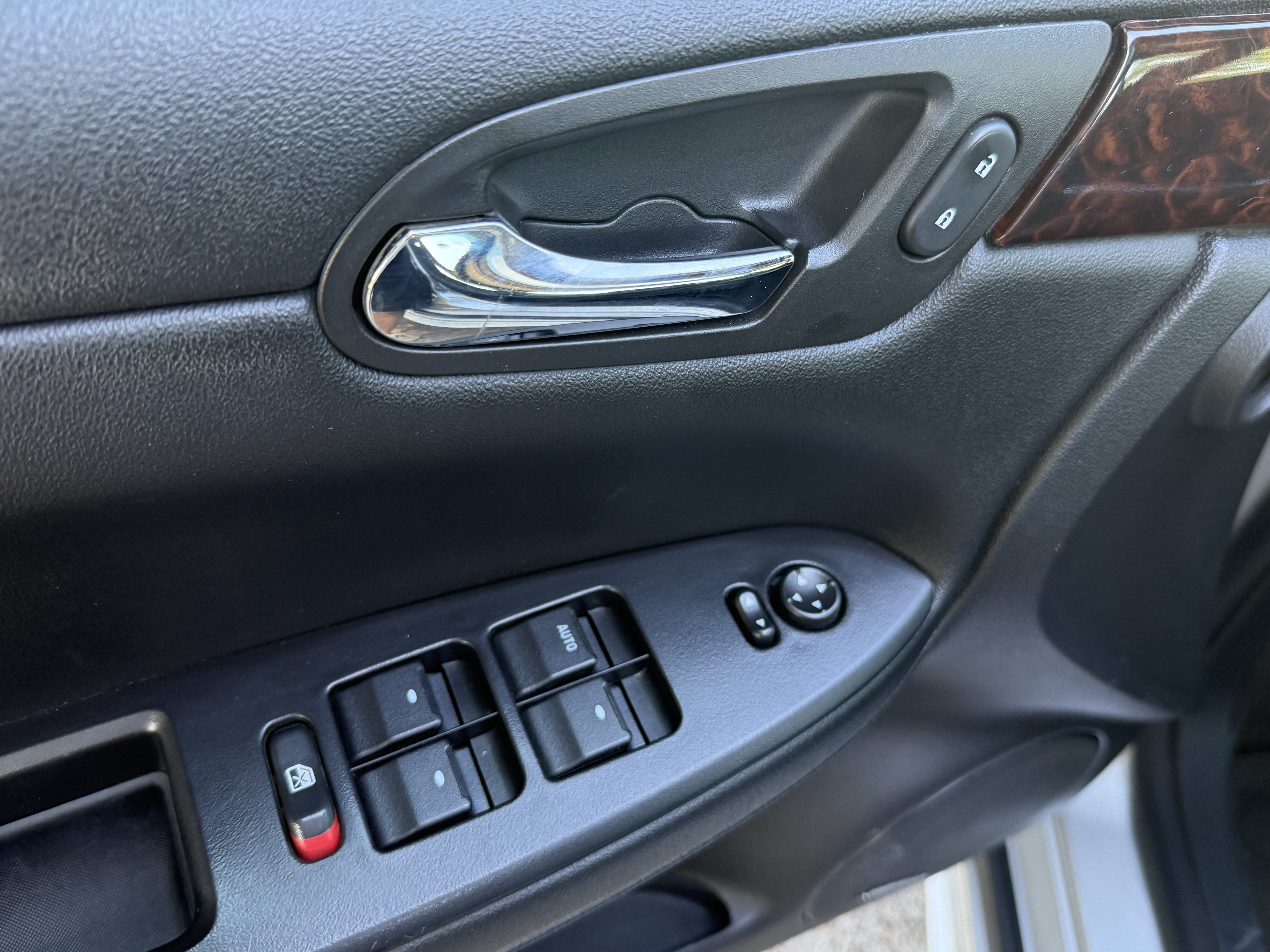 Used 2016 Chevrolet Impala LTZ FWD image 18