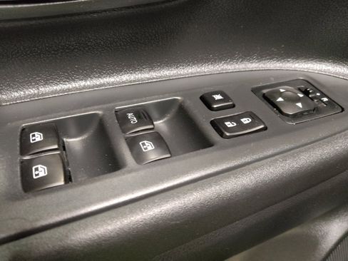 Used 2018 Mitsubishi Outlander ES image 27