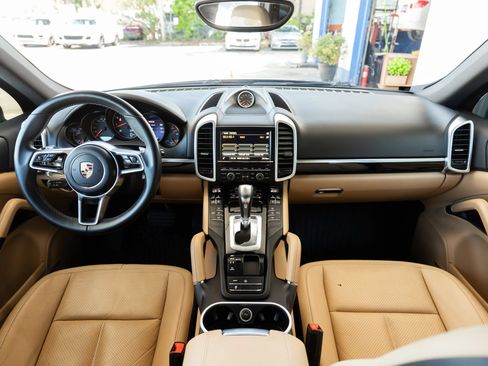 Used 2016 Porsche Cayenne AWD/4WD image 2