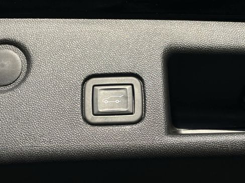 Used 2021 Chevrolet Equinox Premier image 18