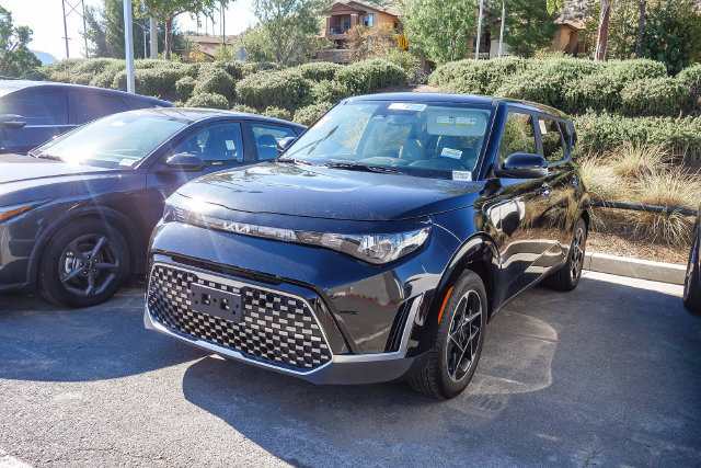 Certified 2025 Kia Soul EX FWD image 3